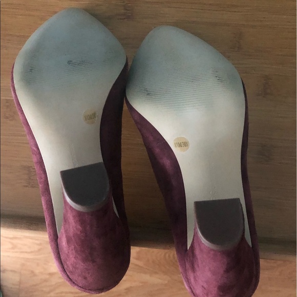 BCBG Burgundy Suede Heels 8.5 - Picture 4 of 4
